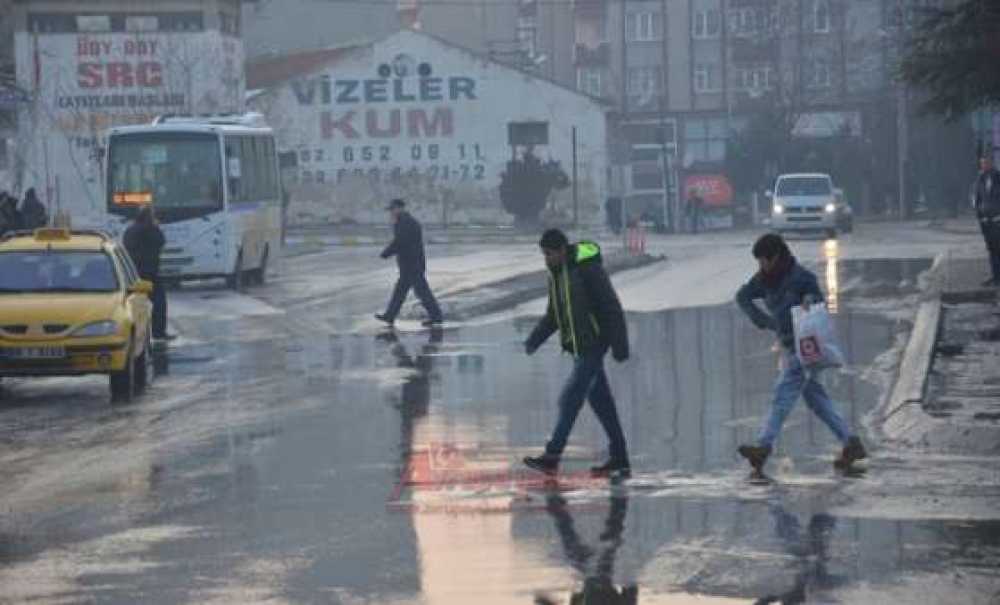 Karlar Eridi Çamuru Kaldı