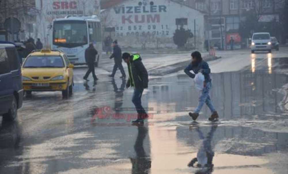 Karlar Eridi Çamuru Kaldı