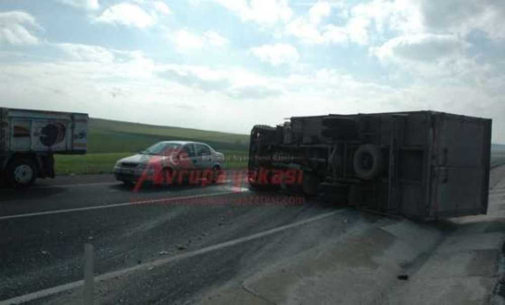 Kontrolden Çıkan Kamyonet Devrildi