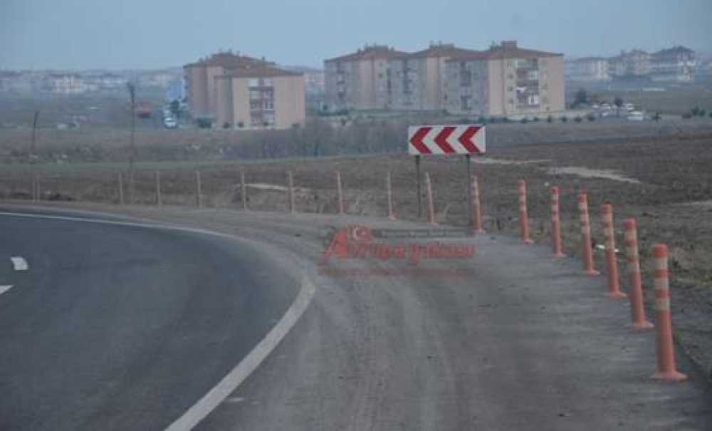 Kaza Virajı Tehlike Saçıyor