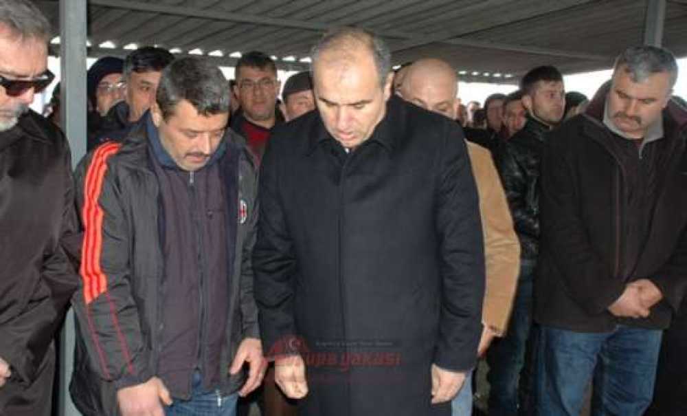 Cenaze Namazını Öğretmeni Kıldırdı