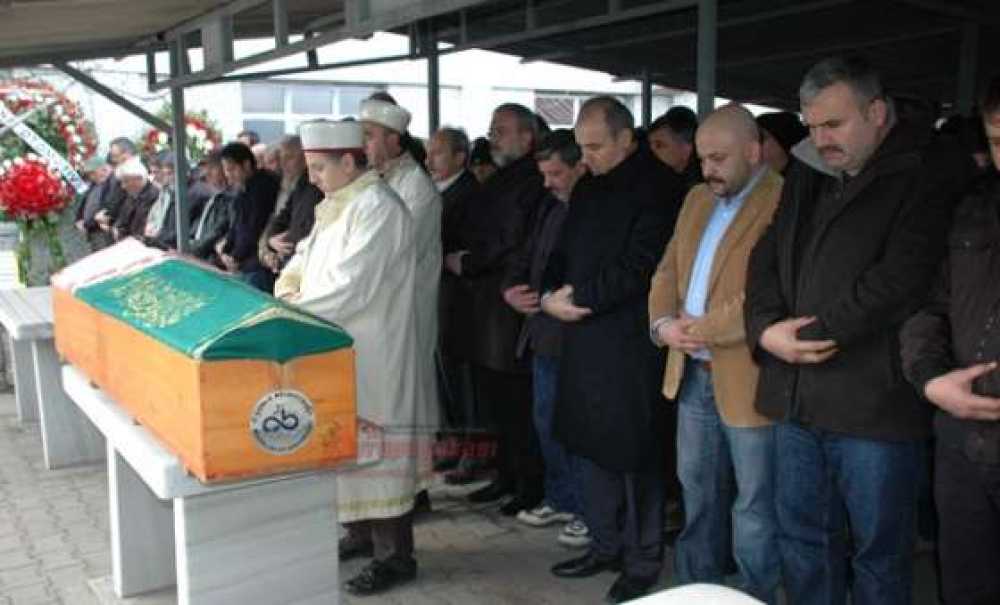 Cenaze Namazını Öğretmeni Kıldırdı