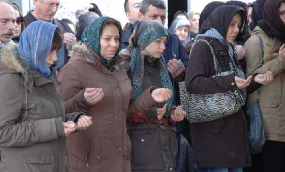 Cenaze Namazını Öğretmeni Kıldırdı