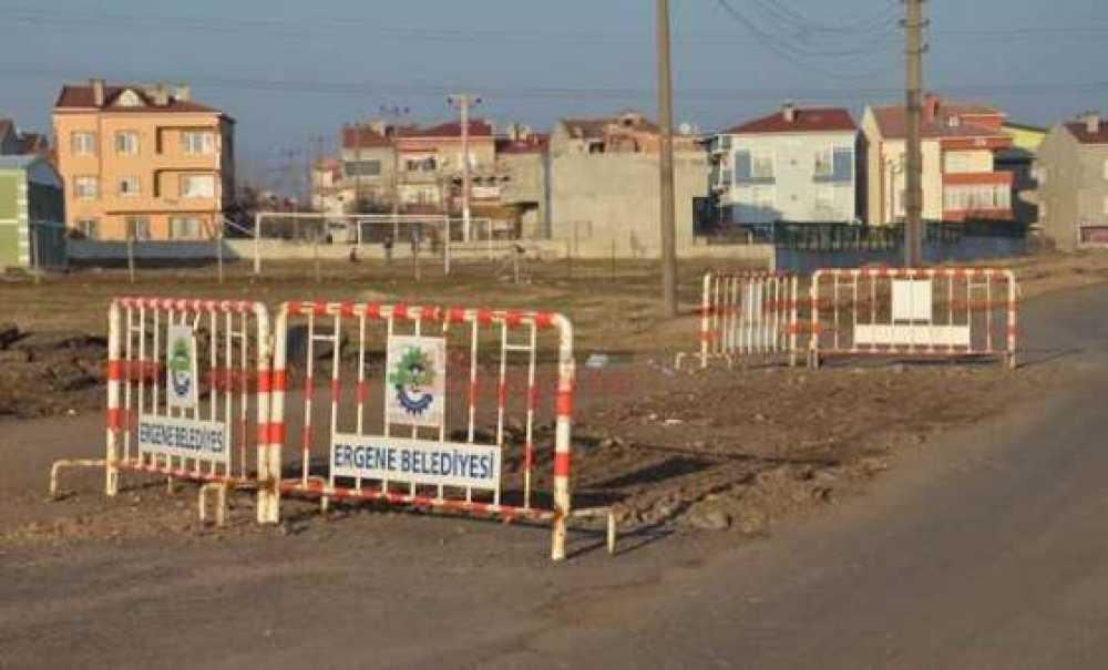 Ergene'de Bozuk Yollara Barikat