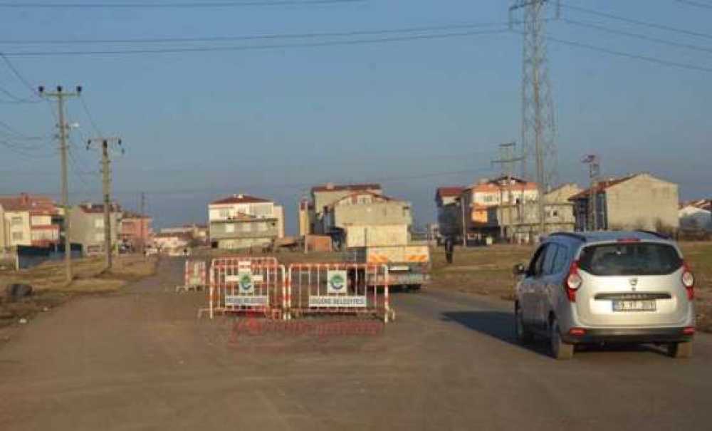 Ergene'de Bozuk Yollara Barikat