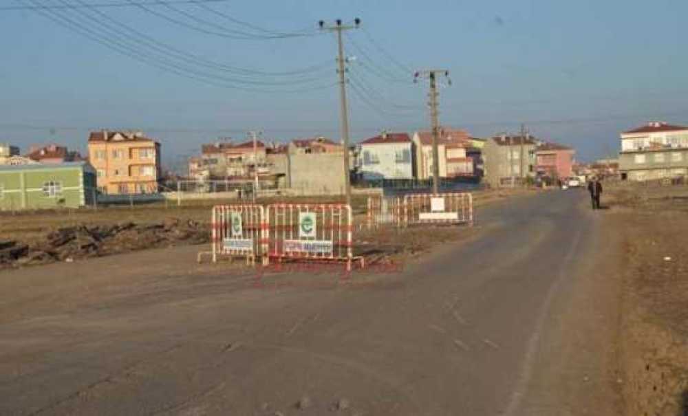 Ergene'de Bozuk Yollara Barikat