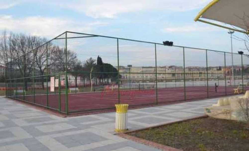 Tenis Kortları Beton Oldu