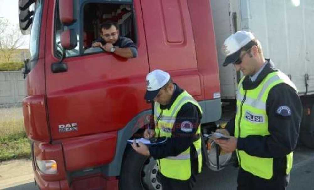 Bölge Trafik Ekipleri Kontrollerini Sürdürüyor