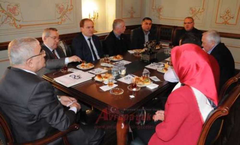 Ünal Baysan Kahvaltılara Başladı