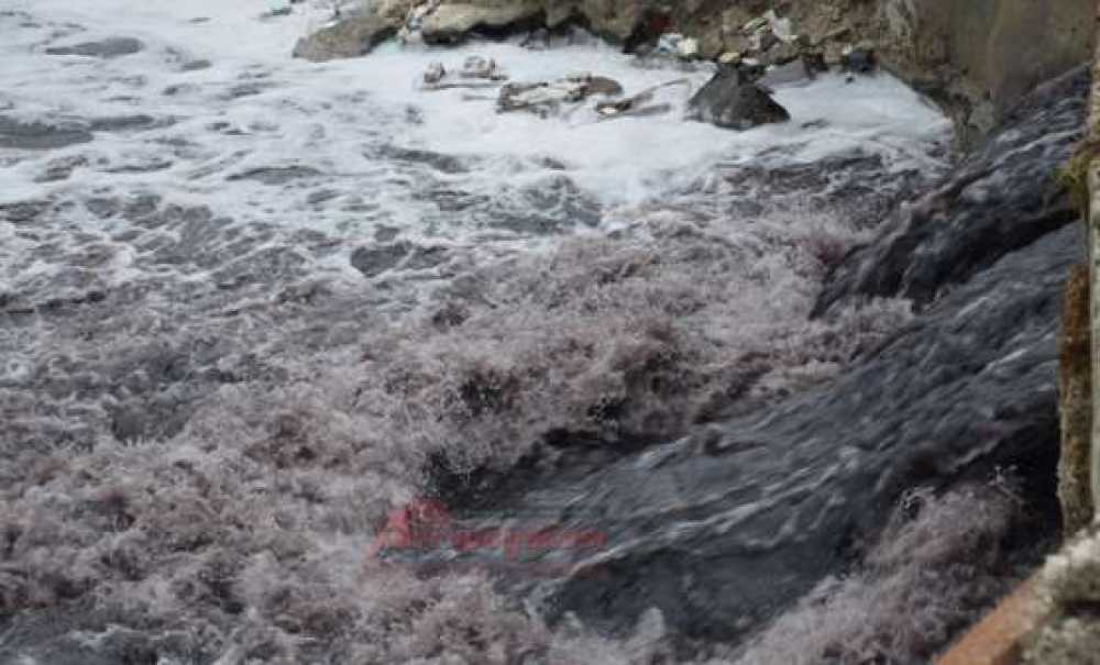 Çorlu Deresi Simsiyah Akıyor