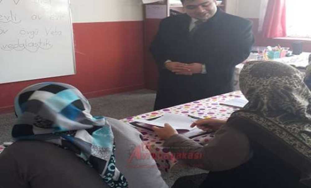 Kaymakam Kızıltoprak Halk Eğitimi Merkezi Kursiyerlerini Ziyaret Etti