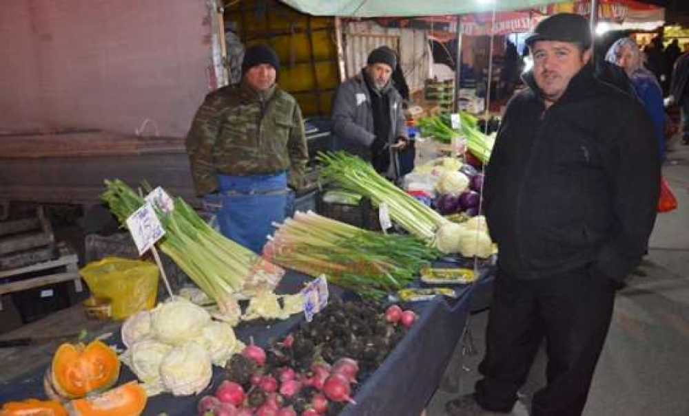 Kapalı Pazaryeri Yanında Dondular
