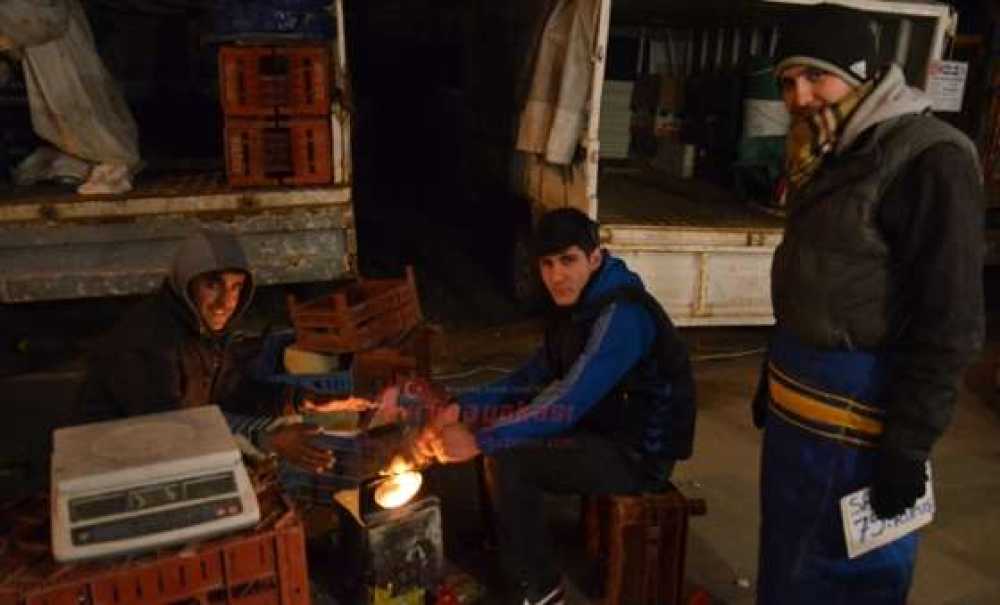 Kapalı Pazaryeri Yanında Dondular