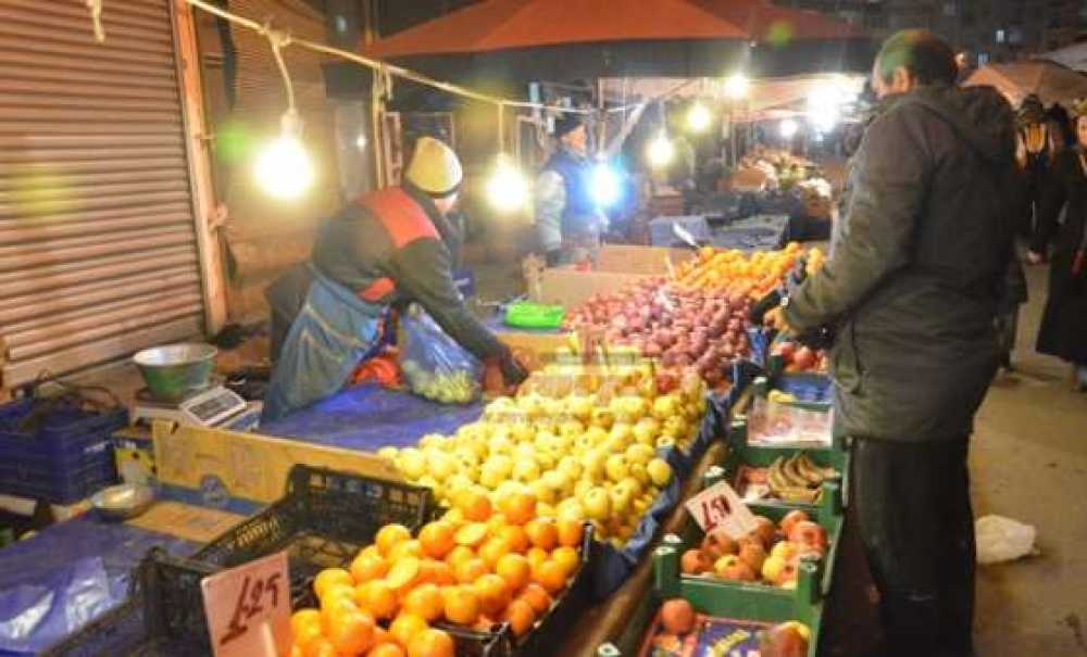 Kapalı Pazaryeri Yanında Dondular