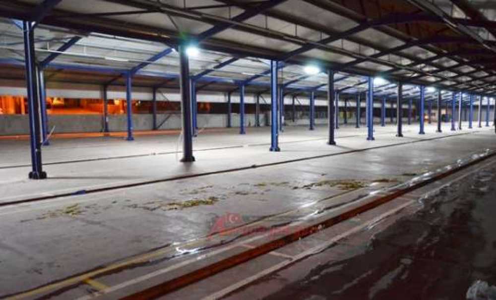 Kapalı Pazaryeri Yanında Dondular