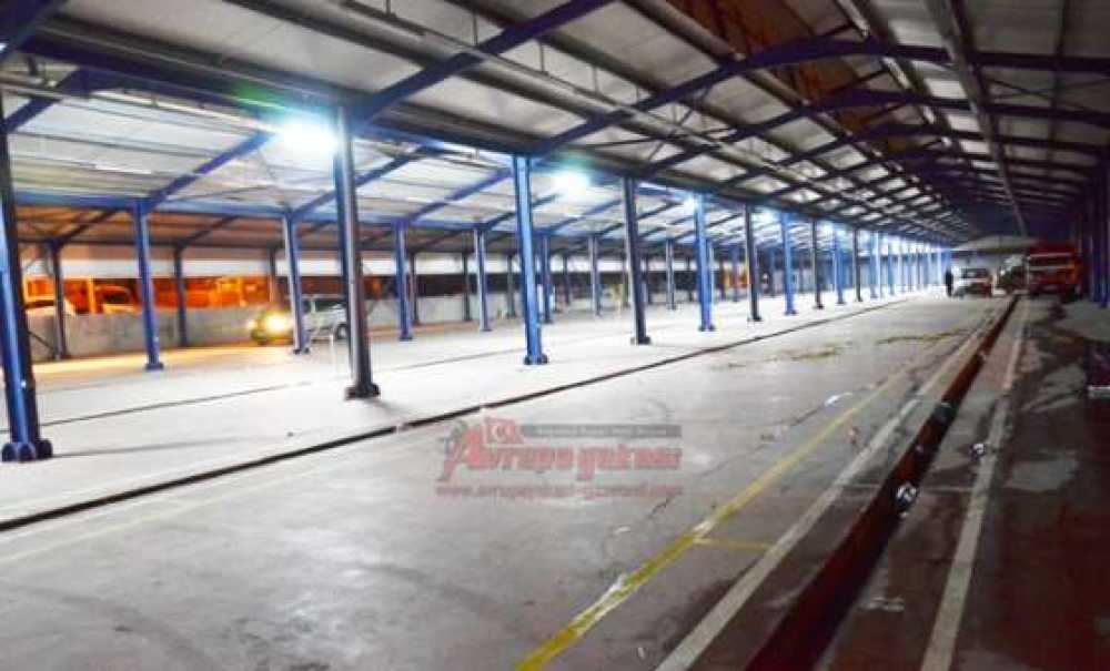 Kapalı Pazaryeri Yanında Dondular