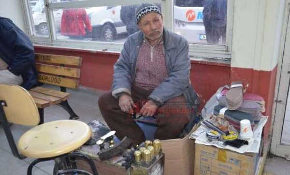 Geçimini Ayakkabı Boyayarak Sağlayan Boyacı Sgk Prim Borçlarına Af İstedi