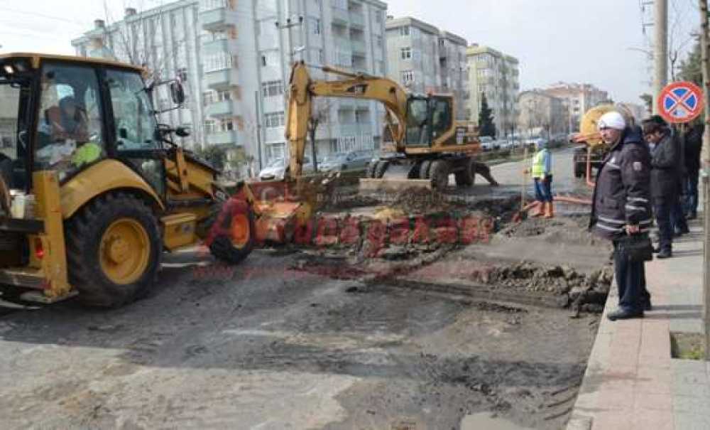 Atatürk Bulvarında Su Borusu Patladı