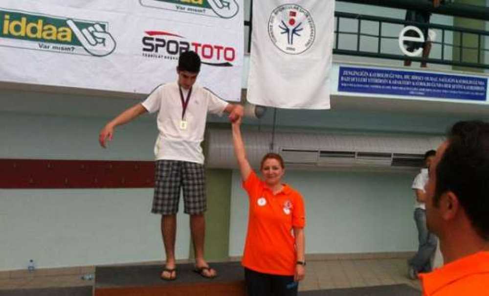 Otizm'li Gencin Türkiye Yüzme Şampiyonluğuna Giden Başarı Öyküsü