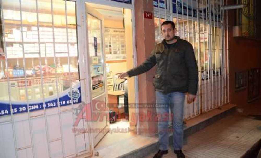 At Arabalı Hırsızlar Kameralara Yansıdı