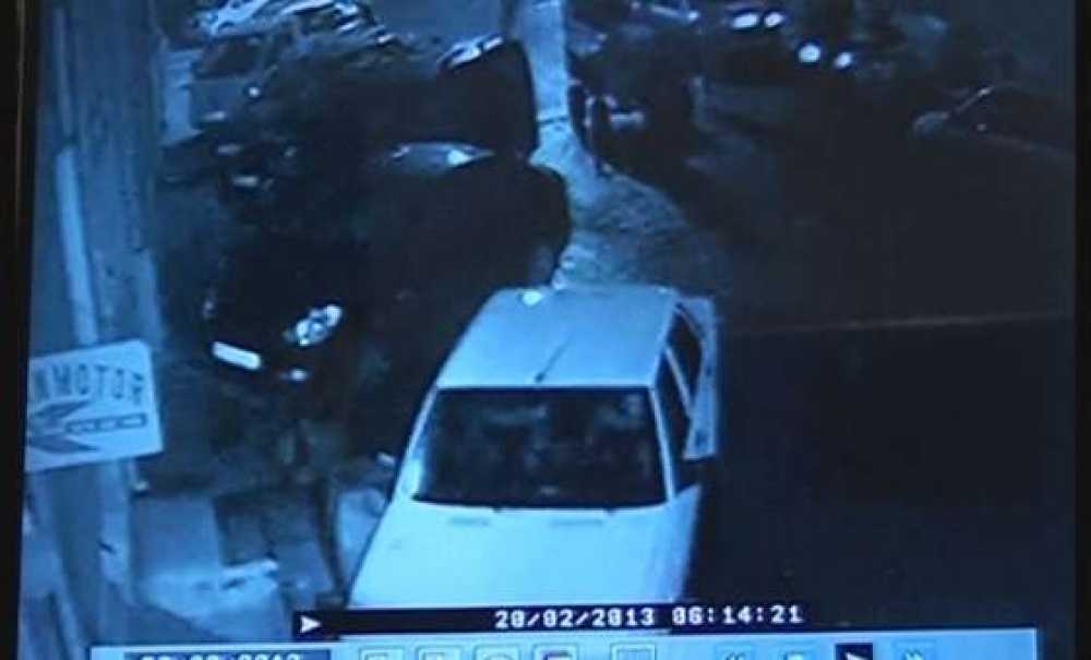 At Arabalı Hırsızlar Kameralara Yansıdı
