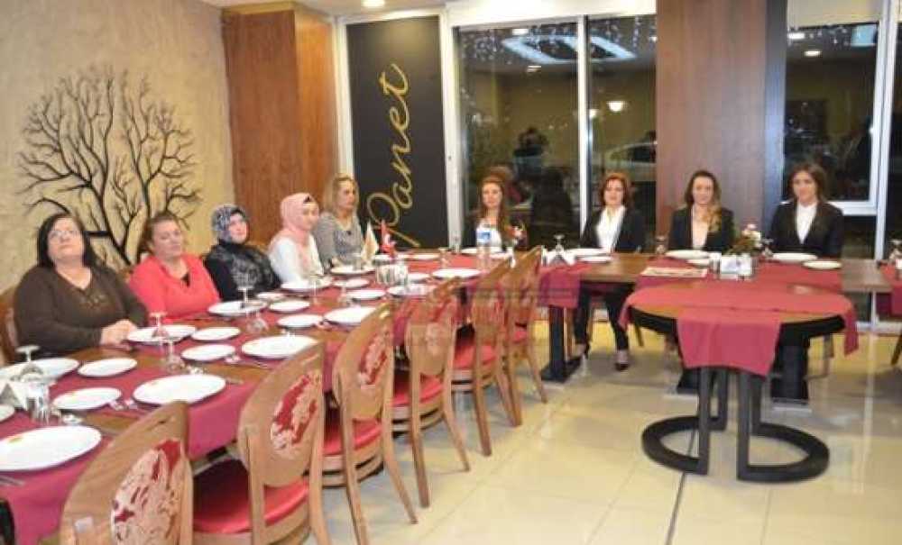 Betül Sarıkurt Kadın Kollarıyla Yemekte Buluştu