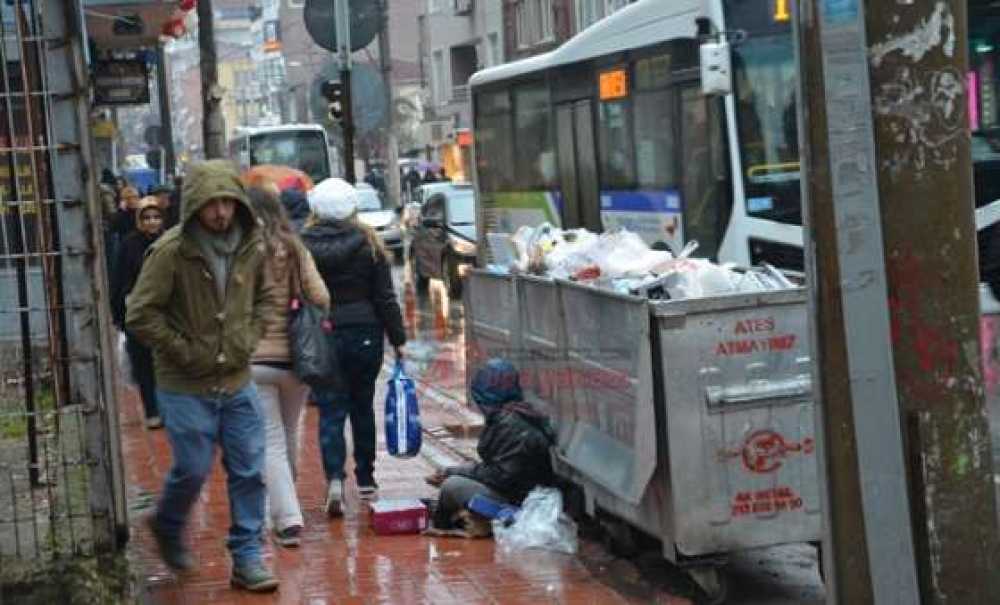 Bunlar Da Çocuk Dilenci