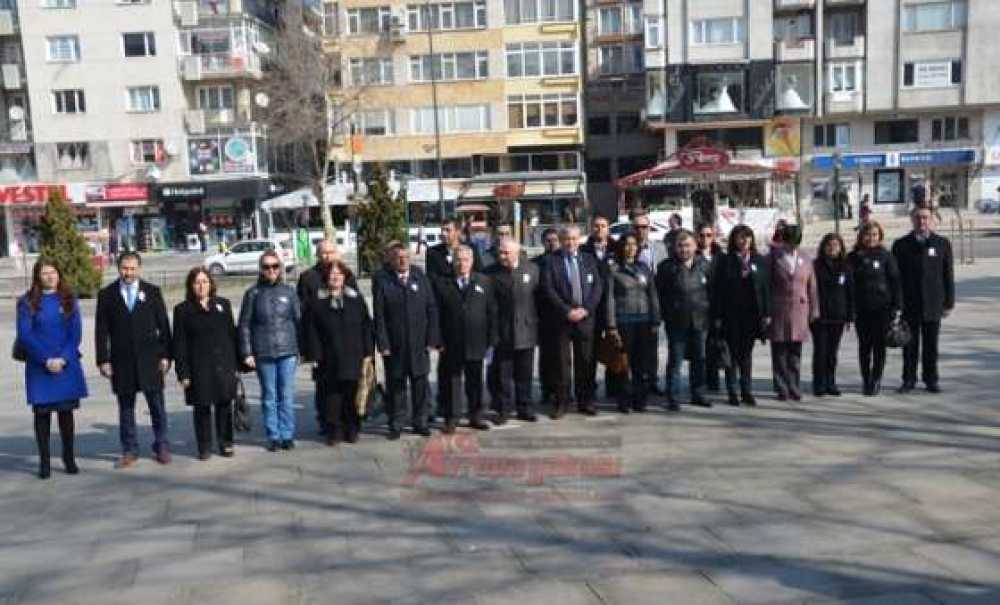 Muhasebeci Ve Mali Müşavirlerden Atatürk Anıtı`na Çelenk