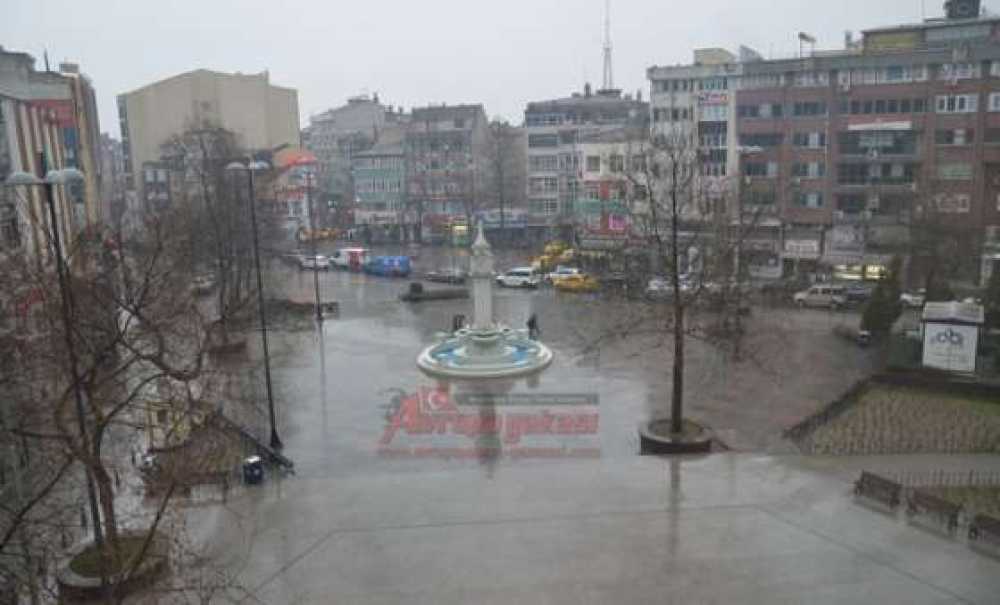 Yağmur Hazırlıksız Yakaladı