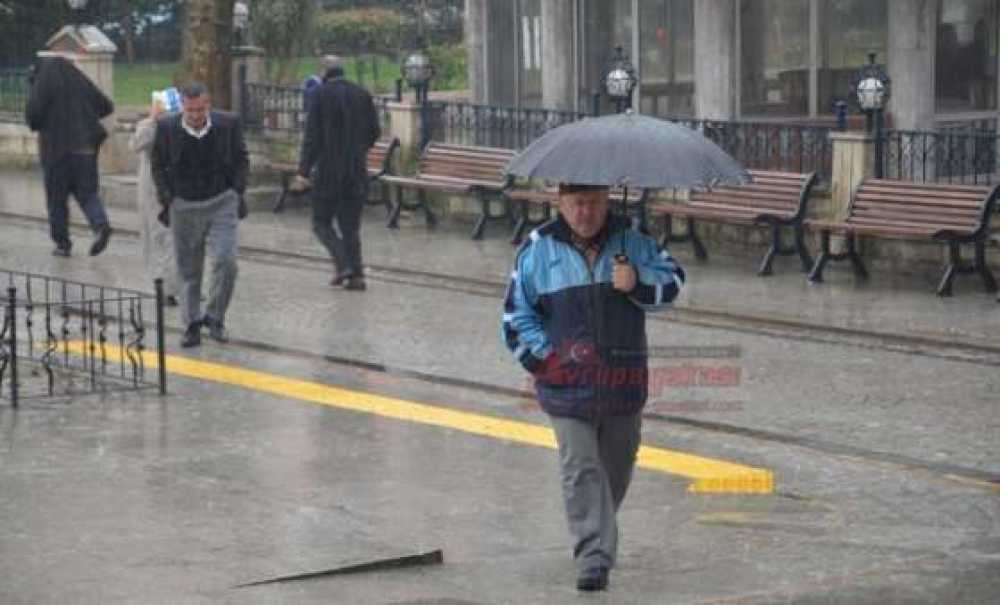 Yağmur Hazırlıksız Yakaladı