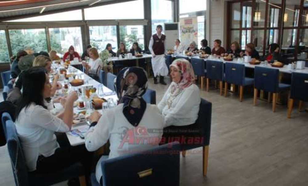 Ak Partili Kadınlar Kahvaltıda Buluştu