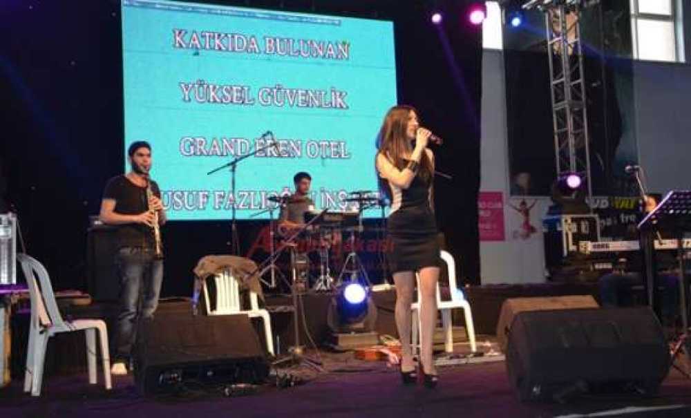 Ak Parti'den Kadınlar Günü Konseri