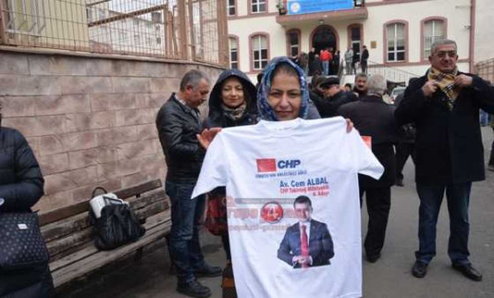 Anne Aday Adayı Oğlu İçin Oy İstedi