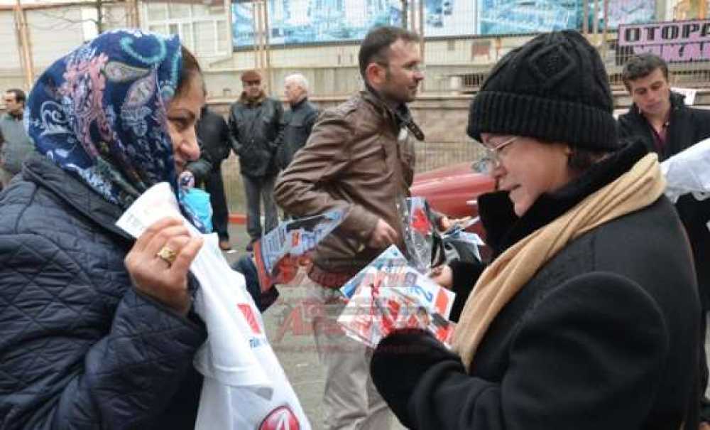 Anne Aday Adayı Oğlu İçin Oy İstedi