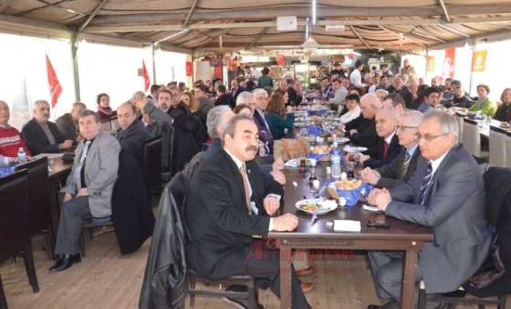 Vatan Partisi'nden Rozet Takma Töreni