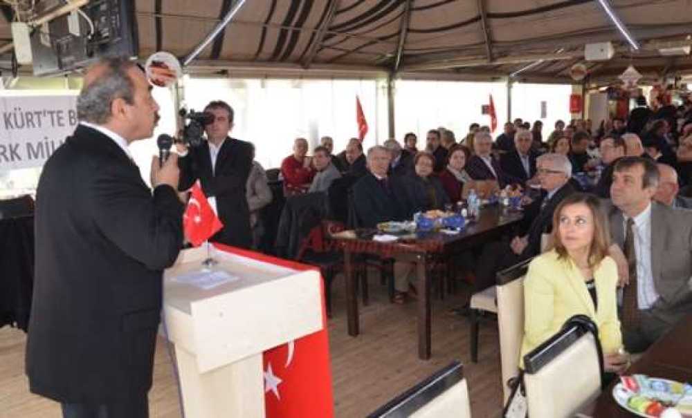 Vatan Partisi'nden Rozet Takma Töreni