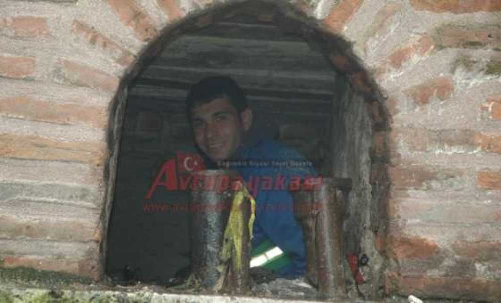 Tarihi Çeşme`den Kamyon Dolusu Çöp Çıktı