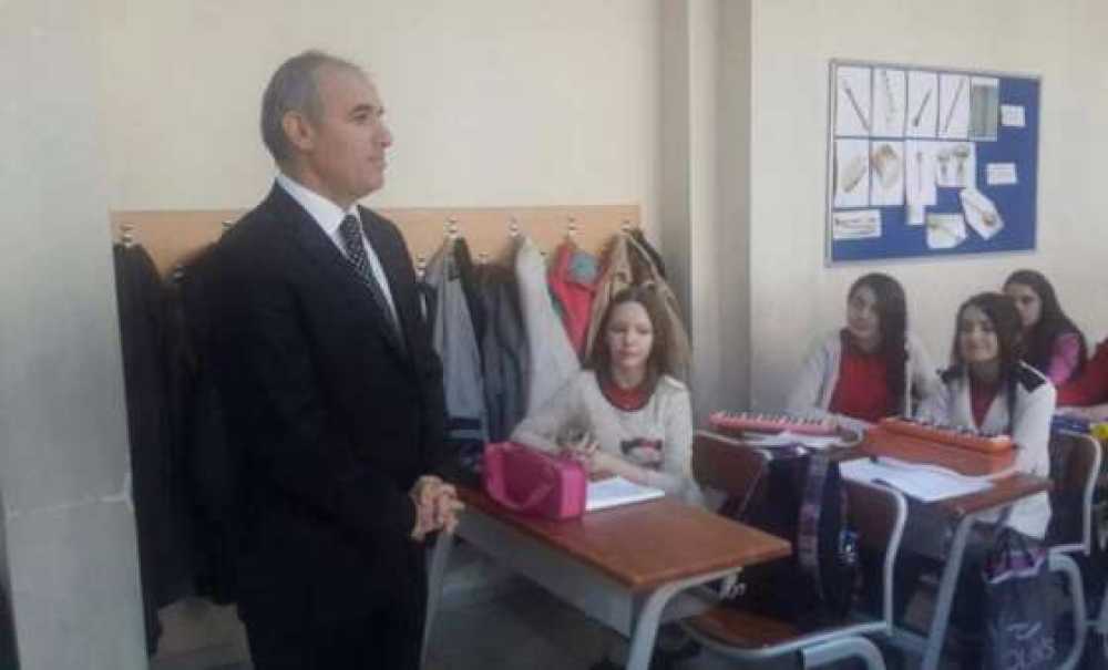 Kaymakam Kılıç Aysel Abdullah Öğücü Ortaokulu'nu Ziyaret Etti