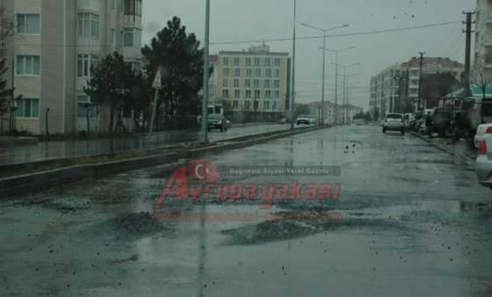 Çorlu`da Yollar Çamur Deryasına Döndü