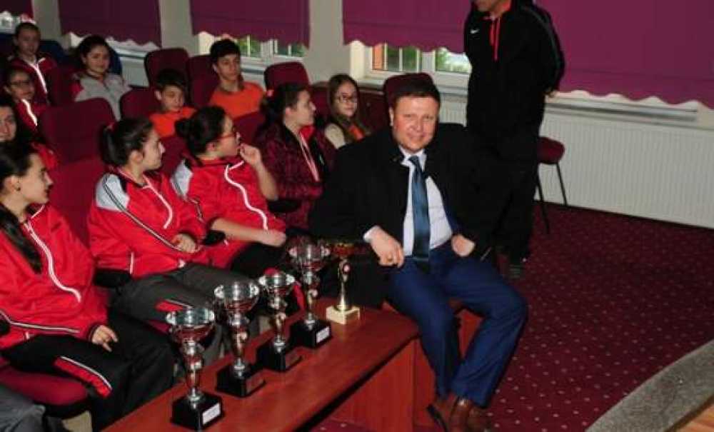 Şampiyon Sporculardan Milli Eğitim Müdürü Güçlü'ye Ziyaret