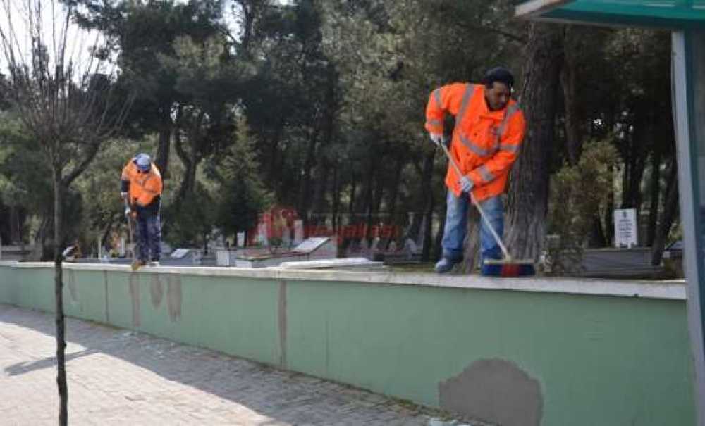 Çorlu Belediyesi'nden Mezarlıklara Bakım