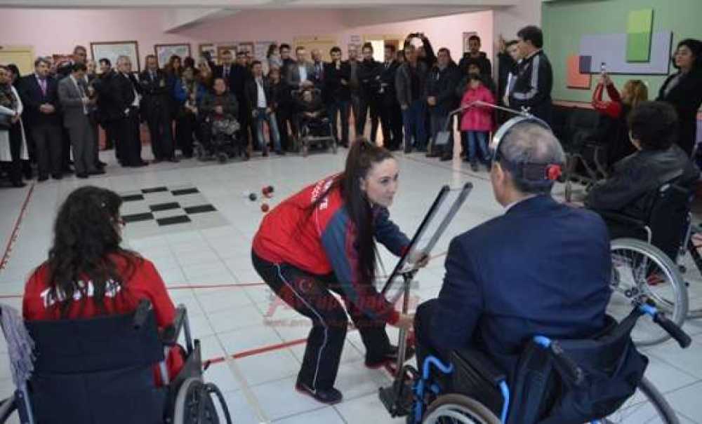Kaymakam Kılıç Boccia Oynadı