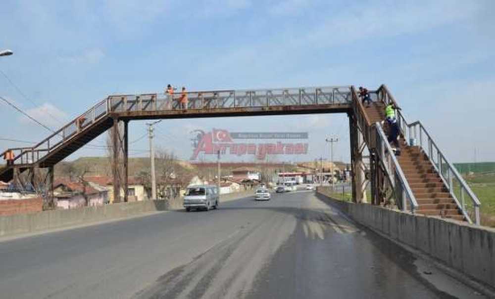 Üstgeçide Belediyeden Bakım