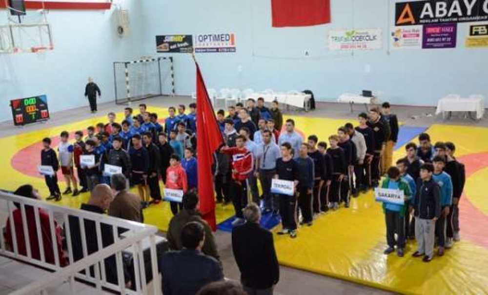 Marmara 13-14 Yaş Güreş Turnuvası Çorlu'da Düzenleniyor