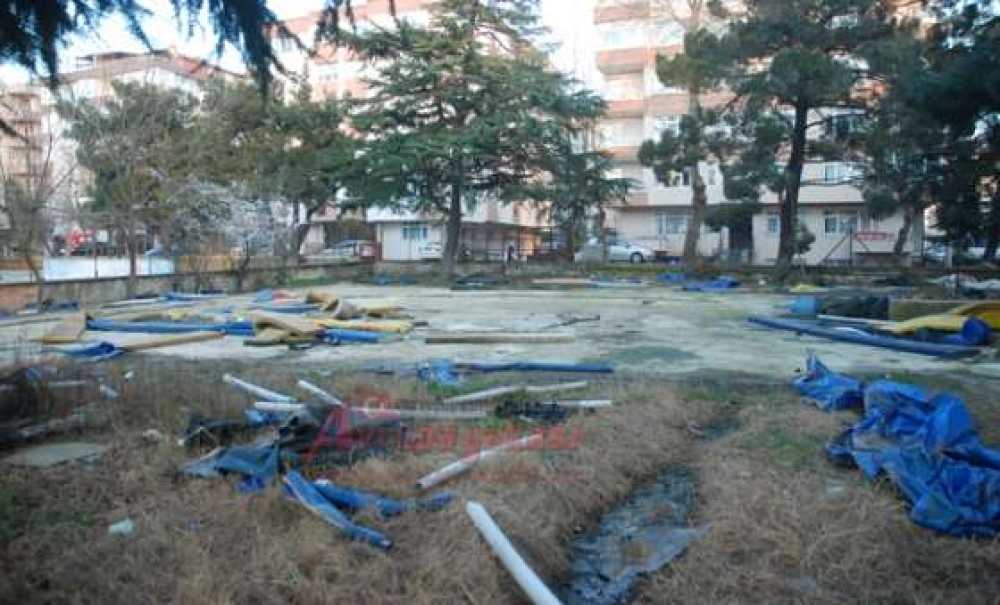 Madde Bağımlılarının Mekanı Haline Gelen Çay Bahçesi Yıkıldı