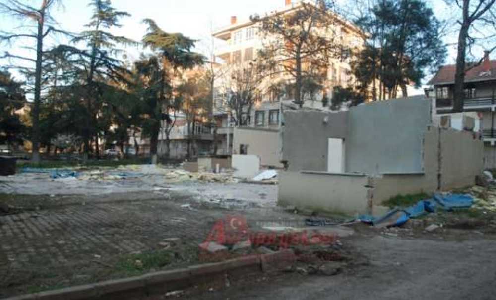 Madde Bağımlılarının Mekanı Haline Gelen Çay Bahçesi Yıkıldı