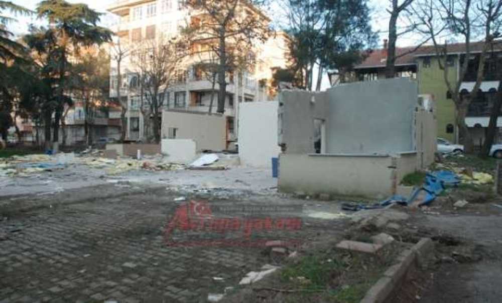 Madde Bağımlılarının Mekanı Haline Gelen Çay Bahçesi Yıkıldı