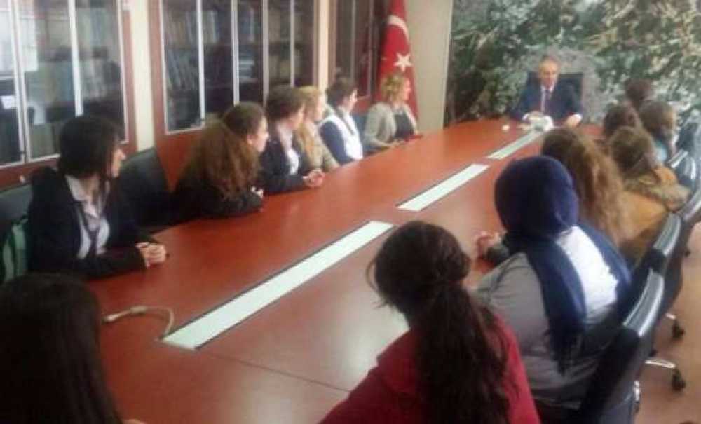 Almanya Yolcusu Öğrencilerden Kaymakam Kılıç'a Ziyaret