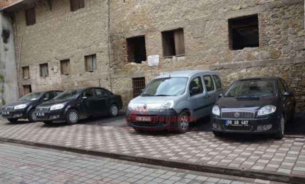 Resmi Plakalı İşgal