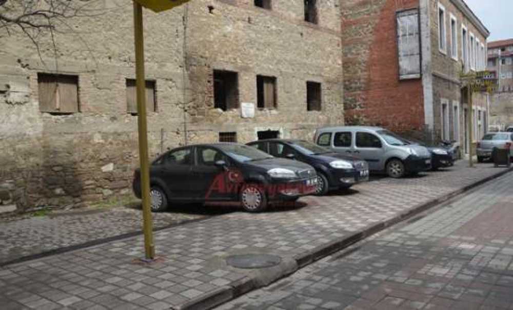 Resmi Plakalı İşgal